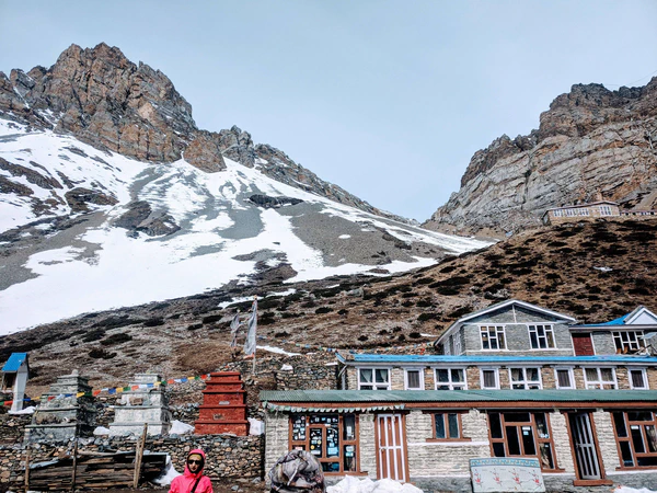 Vue sur des guesthouses du trek des Annapurnas