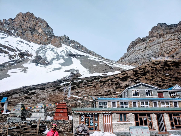Vue sur des guesthouses du trek des Annapurnas