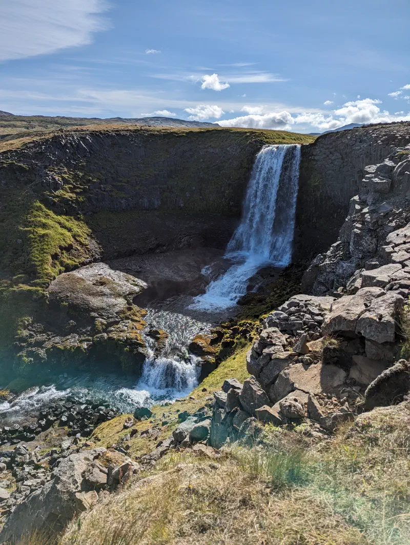 Vue sur la cascade de Svöðufoss