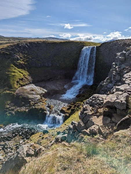 Vue sur la cascade de Svöðufoss