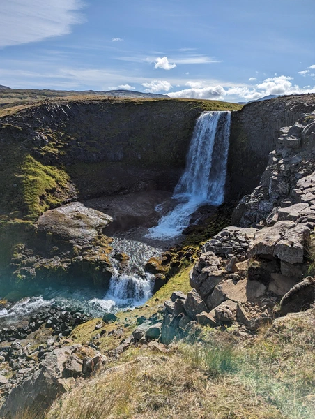 Vue sur la cascade de Svöðufoss
